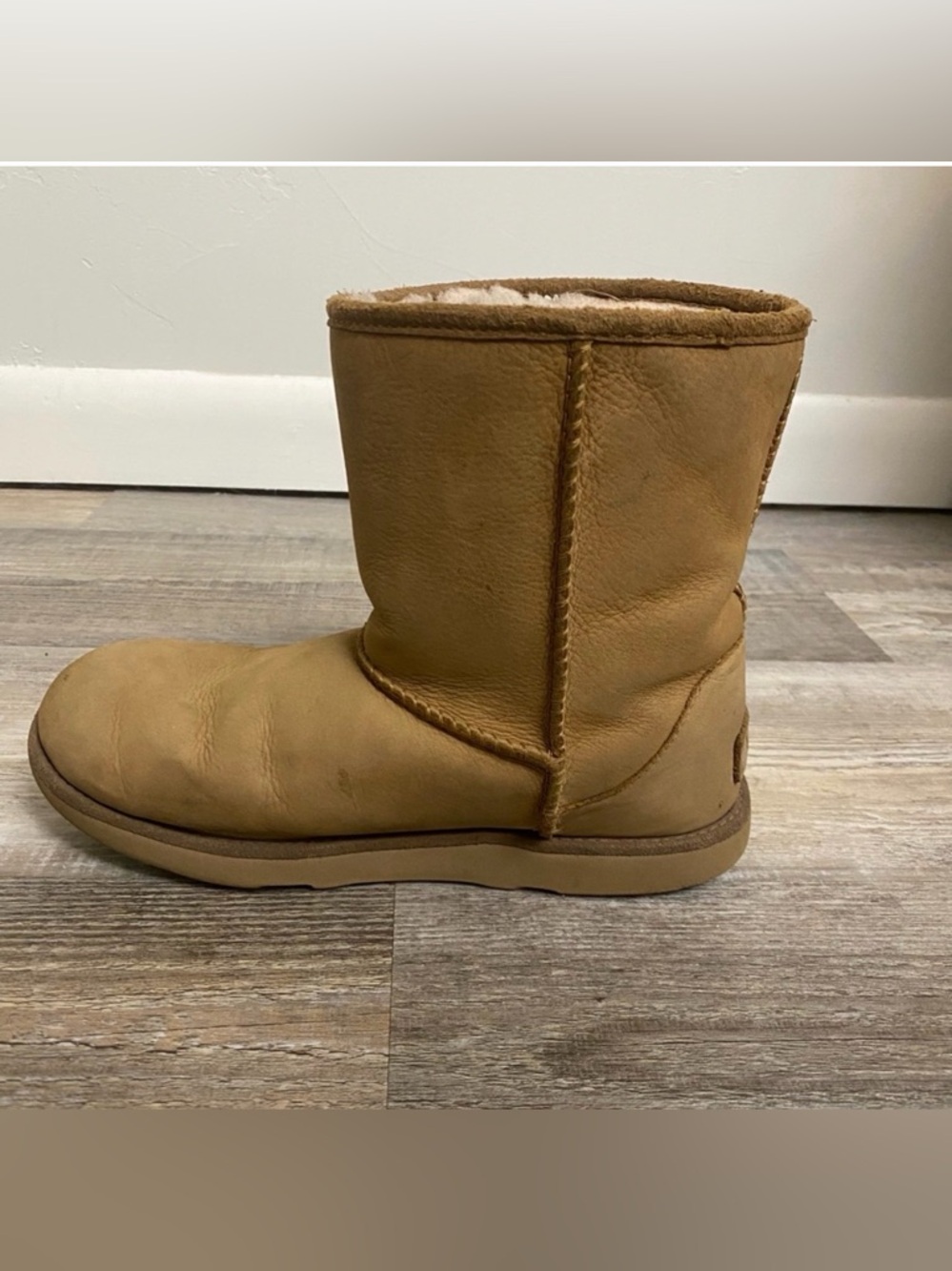 UGG Girls Short Chestnut Boots-size 5